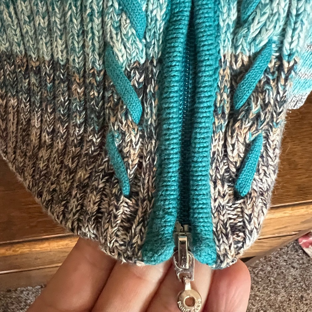 Point Zero Sweater - Picture 3 of 9
